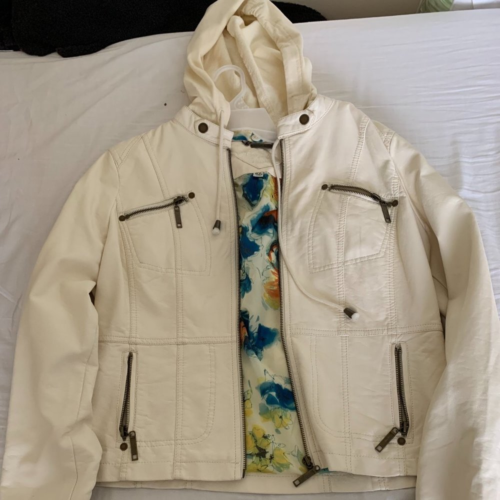 *LIKE NEW* WHITE/CREAM LEATHER JACKET